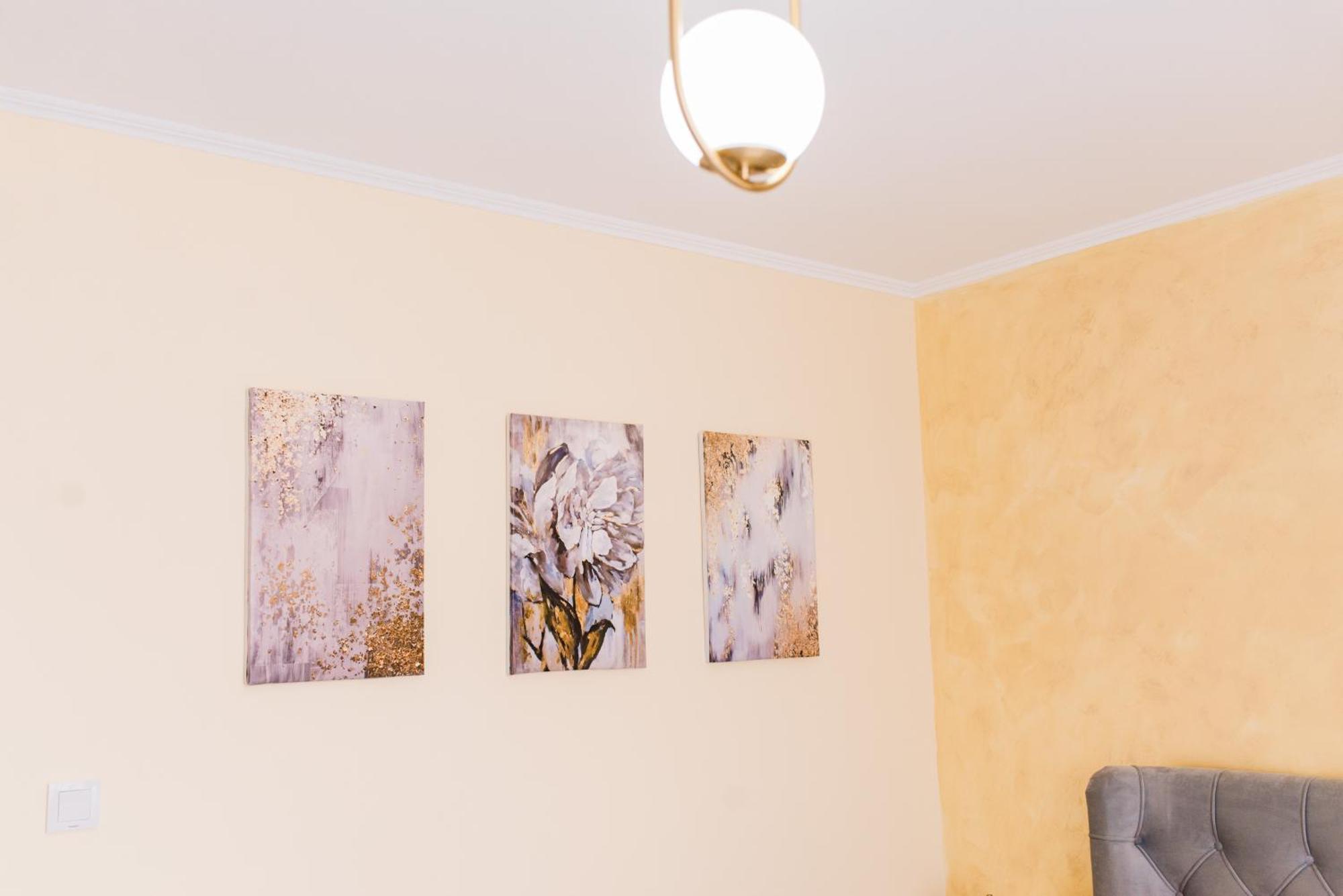 Central White Apartment Satu Mare Exterior photo